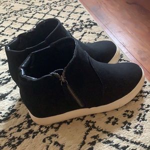 Universal Thread wedge sneakers w/ zipper - size 9
